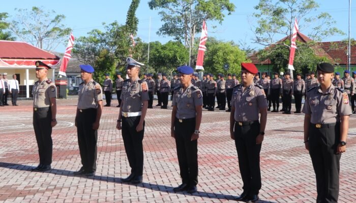 61 Personel Polres Buru Naik Pangkat, Kapolres: Jadikan Motivasi Bekerja Lebih Giat