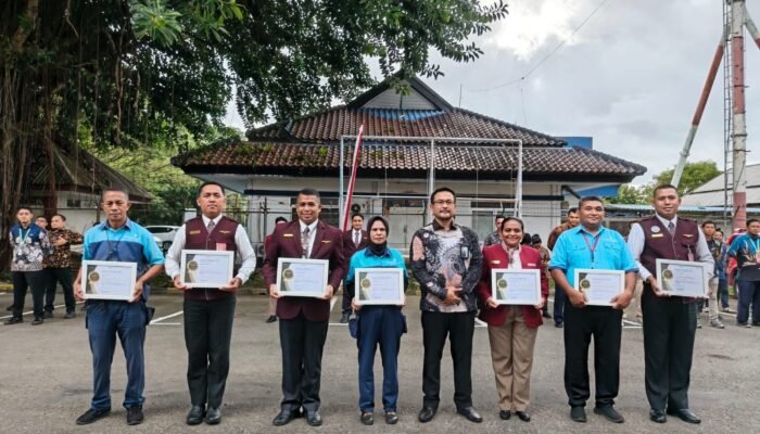 Ramah & Bantu Penumpang, 7 Petugas Bandara Pattimura Ambon Raih Apresiasi Tertinggi