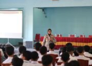 Kapolres Buru Turun Langsung Jadi Pengajar di SMAN 2, Edukasi Kesadaran Hukum dan Stop Kekerasan
