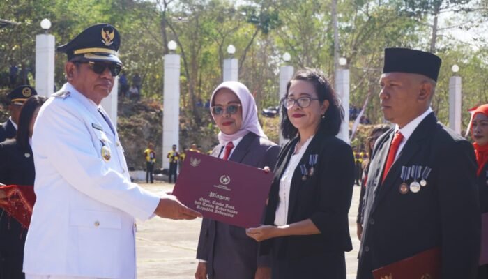 73 PNS Maluku Tenggara Raih Satyalancana, Bupati Tekankan Pengabdian Tak Berhenti pada Penghargaan