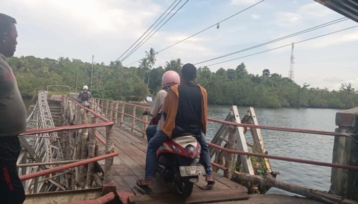 Setahun Lebih Pasca Ambruk, Jembatan Rumadian–Dian Belum Diperbaiki, Warga Andalkan Jembatan Swadaya