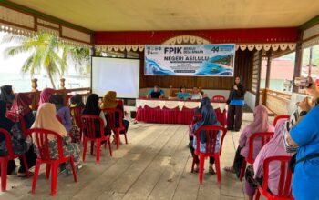 FPIK Unpatti Bekali Perempuan Assilulu dengan Keterampilan Kelola Ikan hingga Keuangan