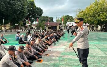 Cegah Judi Online, Kapolres Tual Sidak Handphone Personel