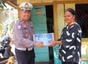 HUT Lalu Lintas, Satlantas Polres Tual Bagikan Bansos untuk Warga yang Membutuhkan