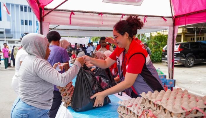 Pertamina Patra Niaga Papua Maluku Gelar Pasar Murah, 1.000 Paket Sembako Disalurkan ke Warga Sekitar