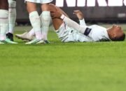 Cedera Lutut, Kylian Mbappe Diprediksi Absen selama Dua Pekan