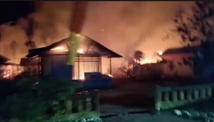 27 Rumah Terbakar Pasca-Bentrok di SBB, Pemprov Maluku Koordinasi Mitigasi Dampak Konflik