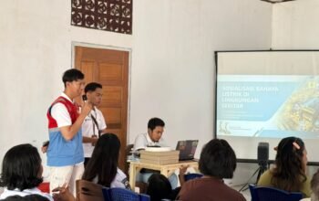 PLN UP3 Tobelo Edukasi Warga Darame soal PLN Mobile dan Keselamatan Listrik