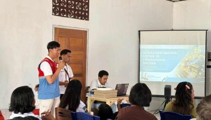 PLN UP3 Tobelo Edukasi Warga Darame soal PLN Mobile dan Keselamatan Listrik