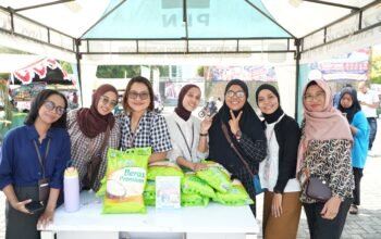 Bayar Listrik di Bazar HUT TNI, Warga Ambon Berkesempatan Bawa Pulang 5 Kg Beras