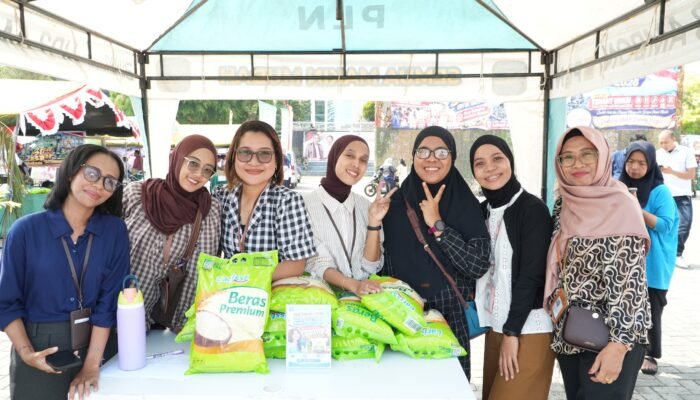 Bayar Listrik di Bazar HUT TNI, Warga Ambon Berkesempatan Bawa Pulang 5 Kg Beras