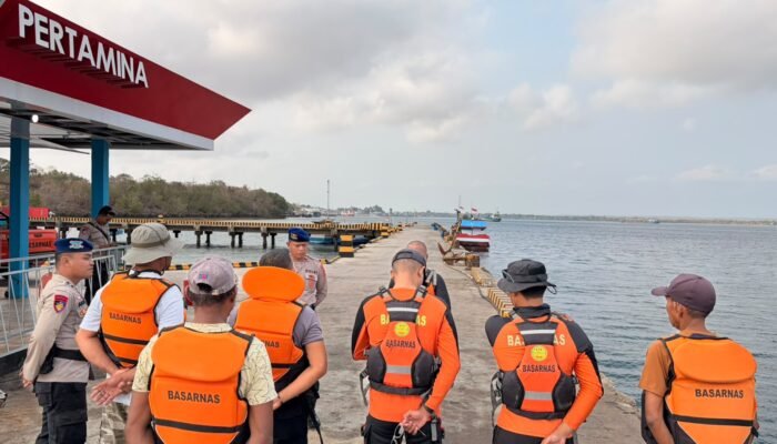 Mati Mesin di Perairan Tual, Empat Penumpang Long Boat Dievakuasi Selamat