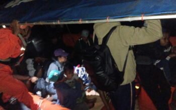 Mati Mesin di Tengah Laut, 41 Penumpang Kapal Kayu di Aru Hampir Jadi Korban