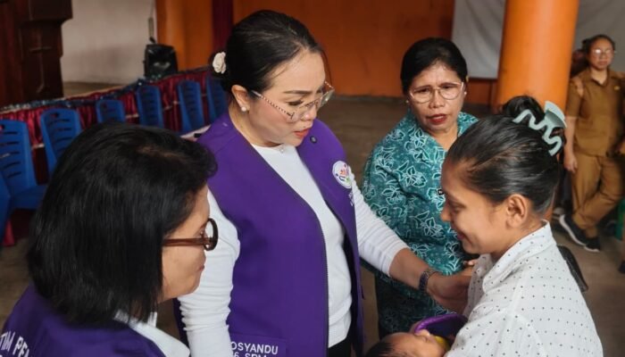 Pemkot Ambon Salurkan Bantuan untuk 24 Anak Stunting di Kuda Mati