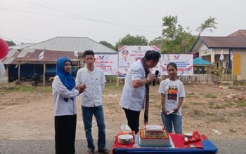 Kisah Haru di HUT Perindo Tual, Ketua DPW Maluku Bantu Biaya Operasi Pemuda yang Kakinya Lumpuh