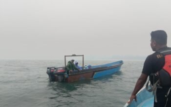 Longboat Mati Mesin di Perairan Pulau Babi, Tim SAR Selamatkan Ayah dan Anak