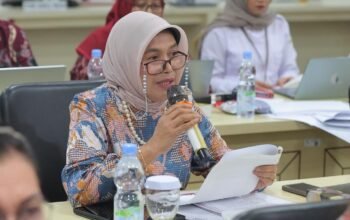 Di Depan Menteri Dikdasmen, Senator Anna Latuconsina Serahkan Data 14 Sekolah Kepulauan Maluku yang Terlewat BOS Afirmasi