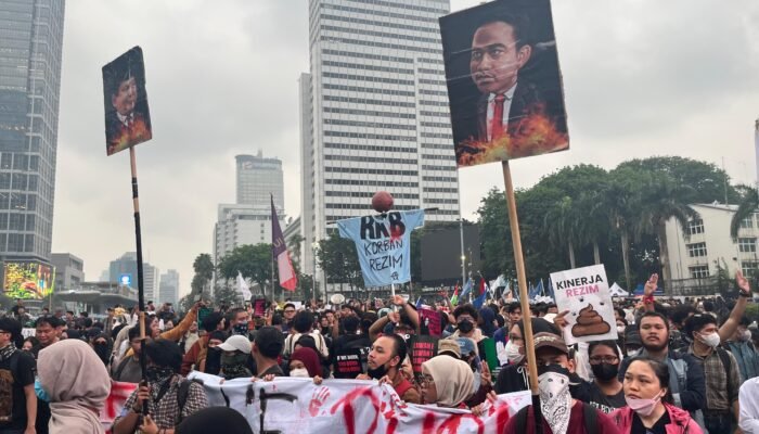 Massa Aksi BEM UI & Koalisi Sipil Gelar Unjuk Rasa di Jakarta, Tolak Anggaran Populis hingga Desak Status Bencana Nasional