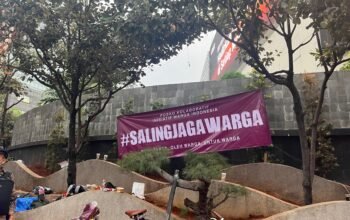 Di Tengah Aksi Sumpah Pemuda, Aliansi Ibu Indonesia Hadir dengan Logistik Gratis di Bundaran HI