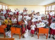 Perluas Manfaat Program SESAMA, Pertamina Kembali Salurkan Perlengkapan Sekolah Bagi Ratusan Murid di Sentani